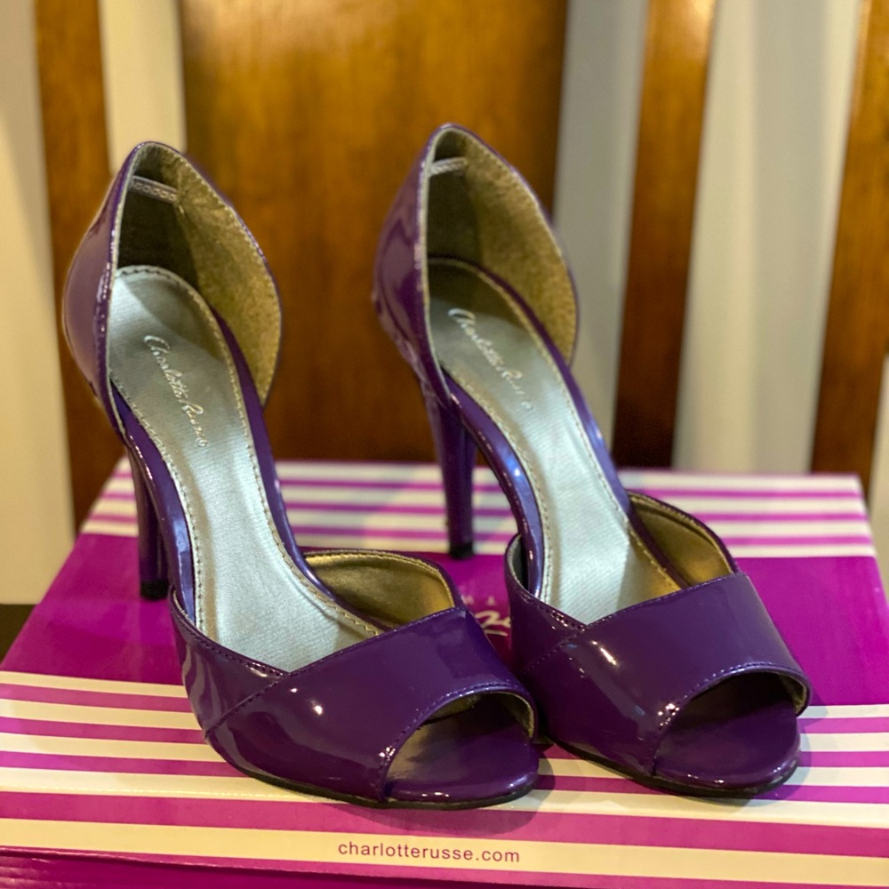 Purple pumps